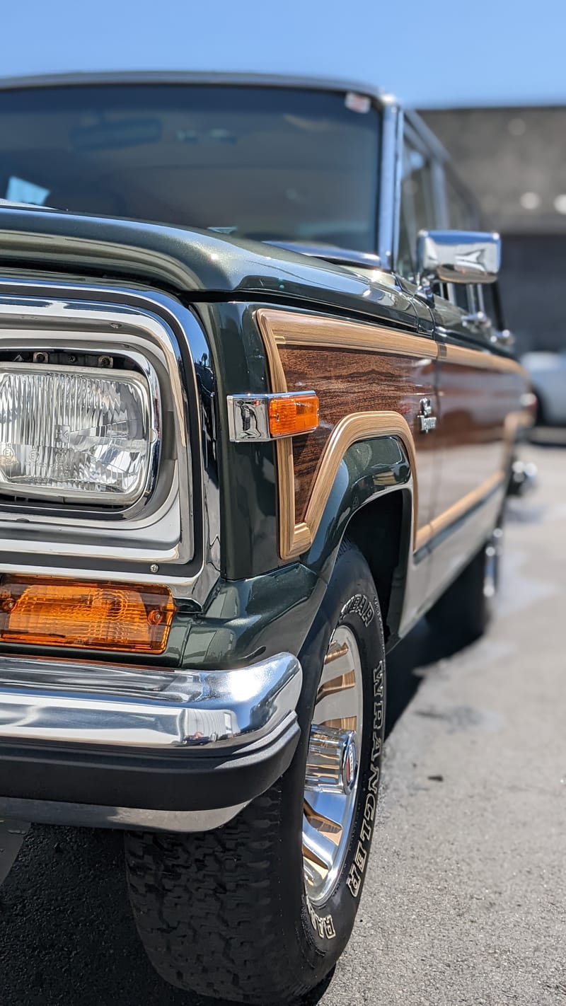 1985 Jeep Grand Wagoneer 