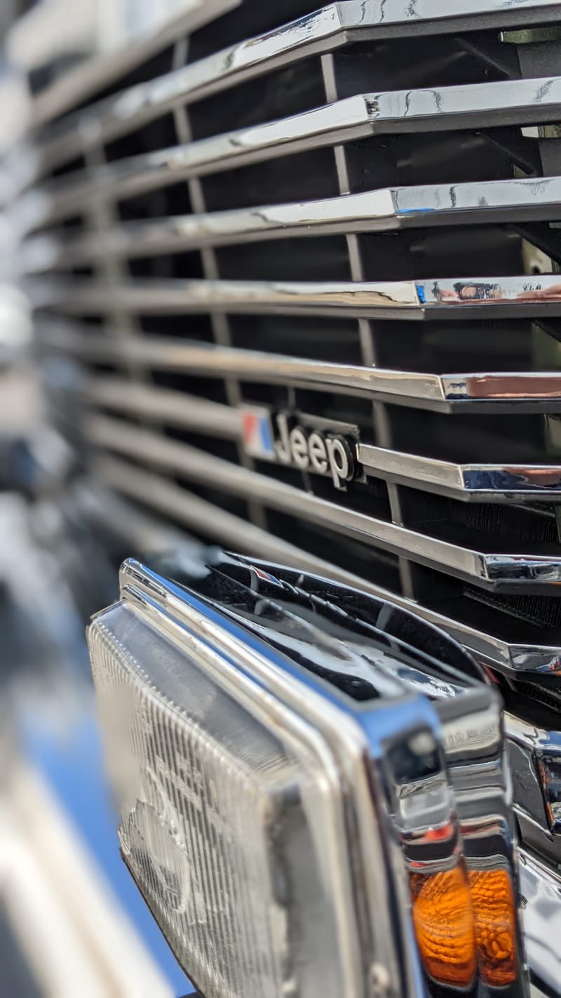 1985 Jeep Grand Wagoneer 