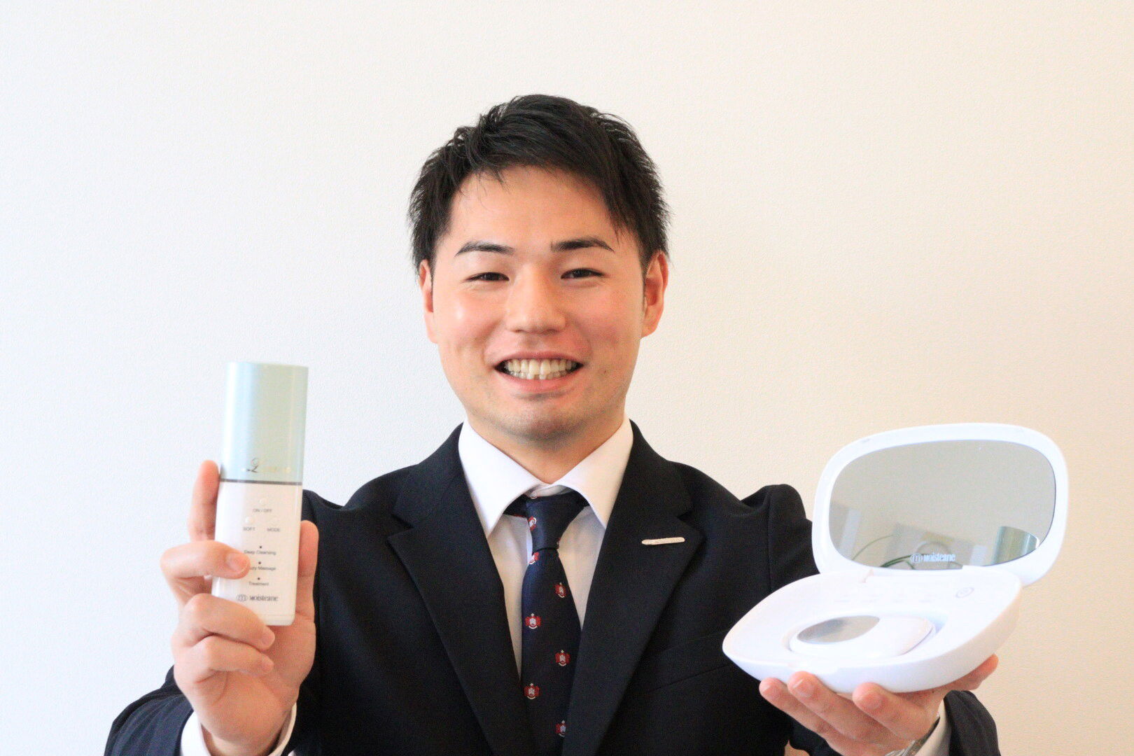 モイスティーヌの2つの美容器を徹底比較！値段、機能、使い方などを比べてみた！