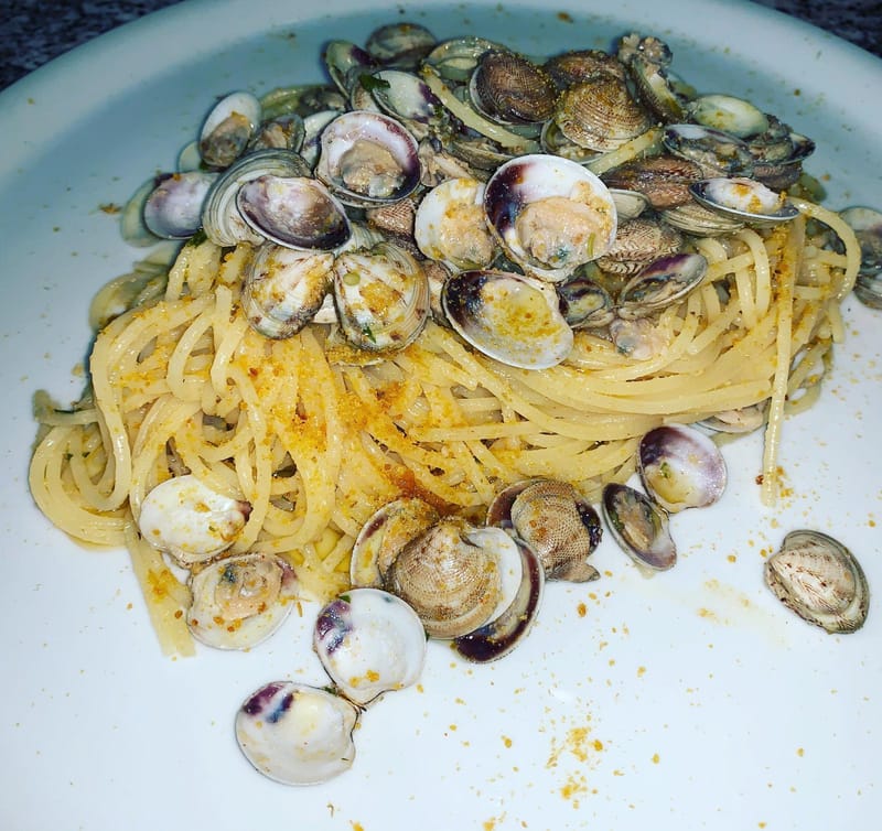 Spaghetti/Mezze Penne alle Vongole e bottarga