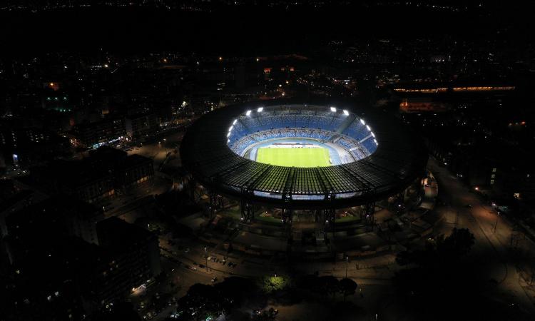 Napoli in lutto, l'annuncio del sindaco De Magistris:"Lo stadio sarà intitolato a Maradona".