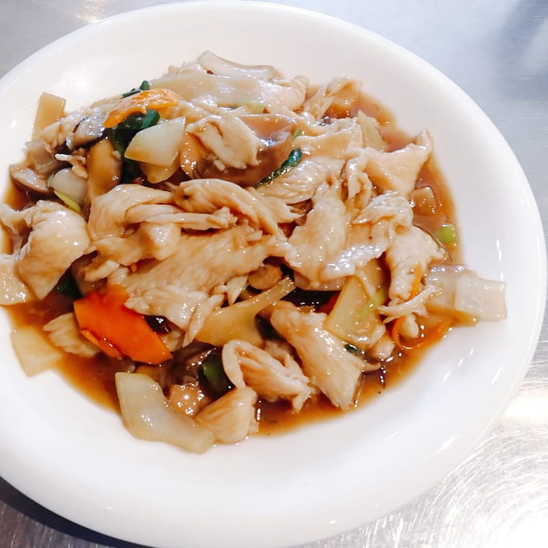 Poulet aux champignos chinois parfumés et aux pousses de bambou