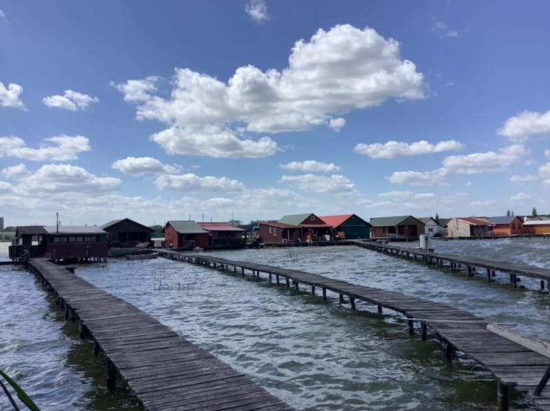 TÚRATIPP: A BOKODI LEBEGŐ FALU