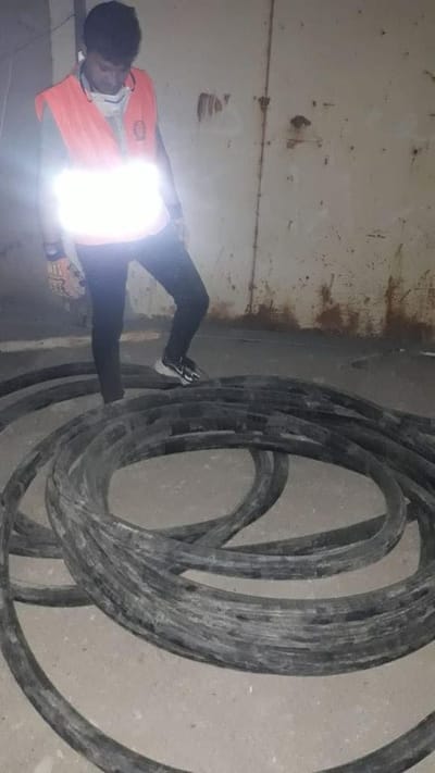 تسليك القابلوات الرئيسية المغذية لردهة العزل الوبائيات والعمليات