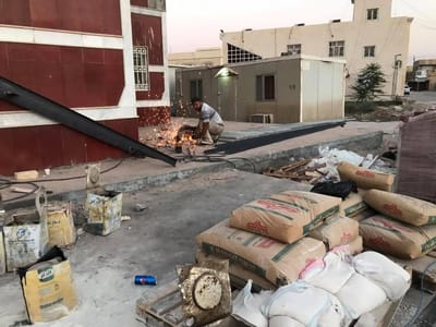 نصب وتهيئة مهرب طوارىء ومصعد اوكسجين لردهة العزل الوبائي
