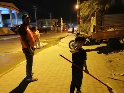 لقطات تجسد أبطال فريق الجهد الطوعي في قضاء المدينة وهم يتسابقون على العمل التطوعي من أجل هذا القضاء