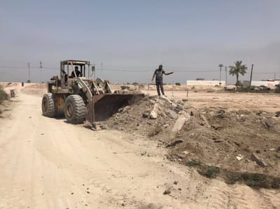 تاهيل ساحة رياضية برفع الانقاض منها لتكون متنفس للشباب