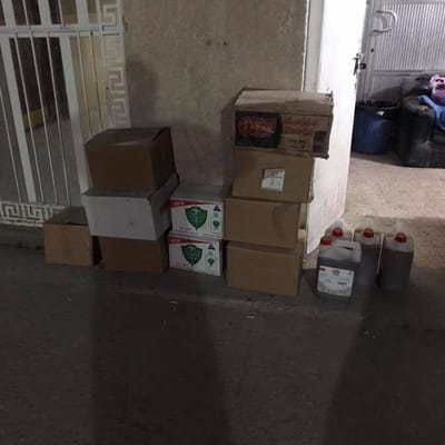 فريق الجهد الطوعي يجهز ردهة العزل الوبائية في مستشفى المدينة العام بمواد تعقيم