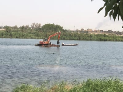 سحب حفار برمائي في نهر الفرات