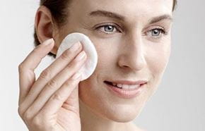 كيف تمتعي ببشرة مثالية بخطوات بدون معناة الاعتناء الروتينية