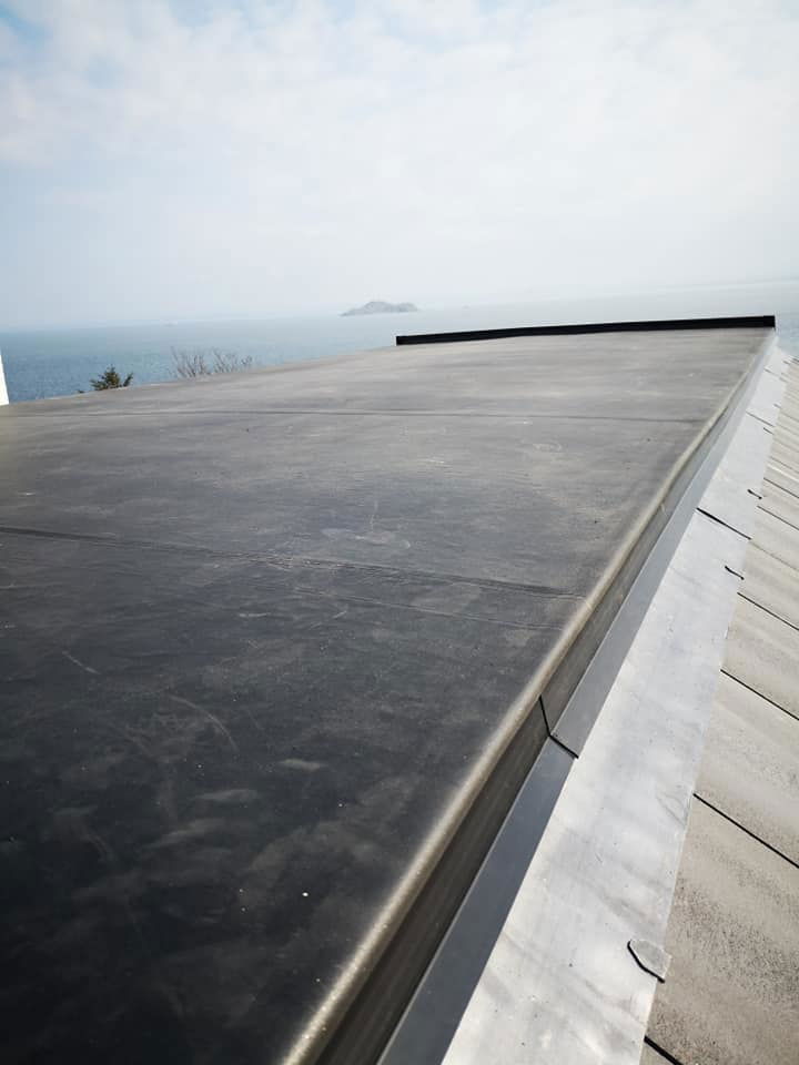 Flat roofing