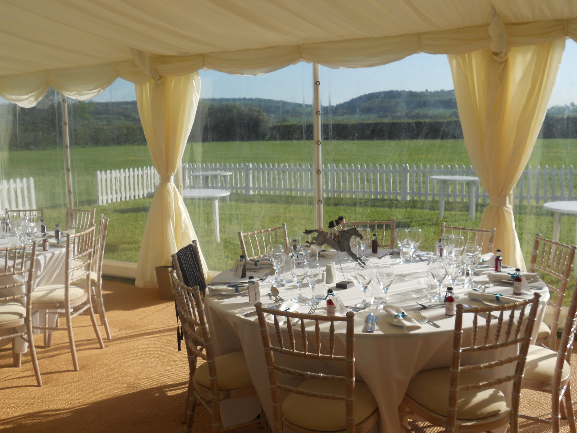 Round tables various sizes