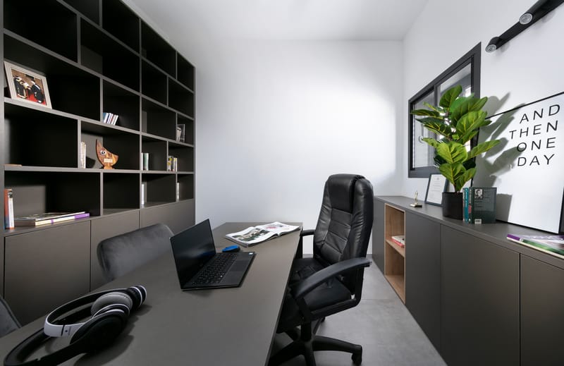 נגרות בהתאמה אשית 