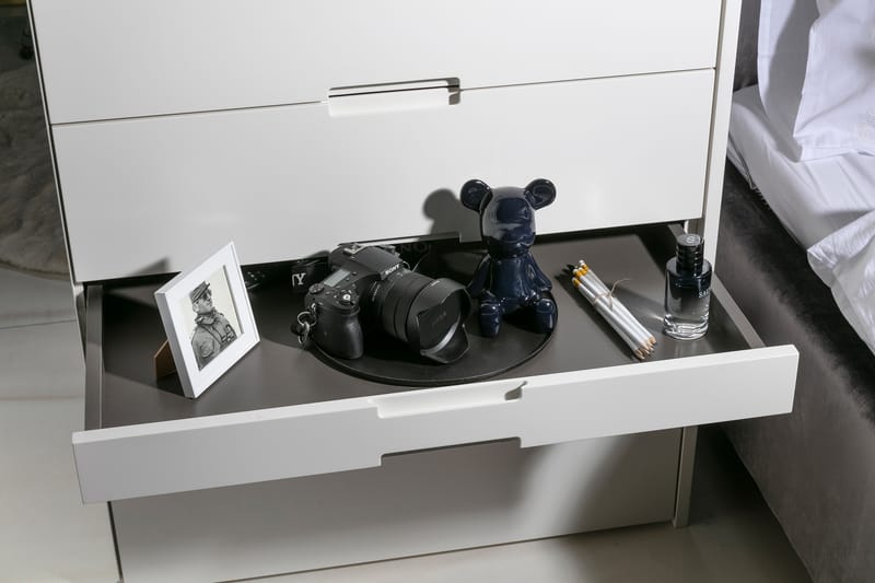 נגרות בהתאמה אשית 