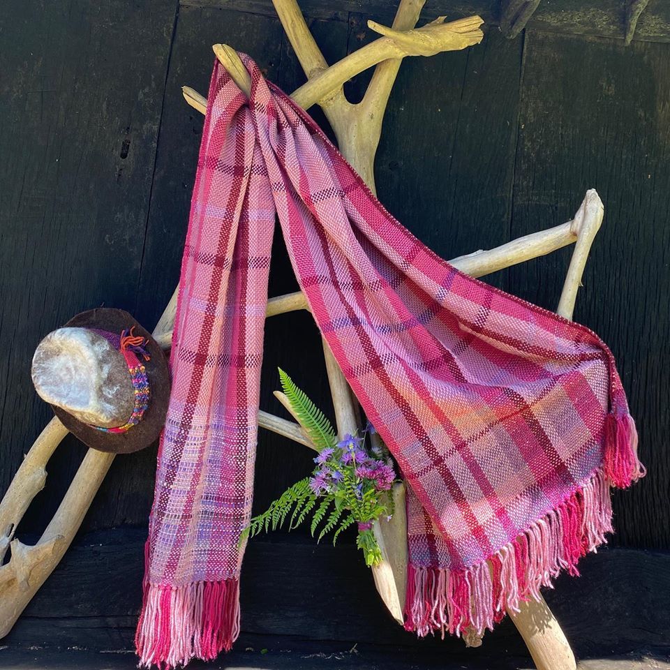 It’s not blue! A splash of vibrant pink & mauve & a project I started ages ago during this old lockdown! Deborah Irvine