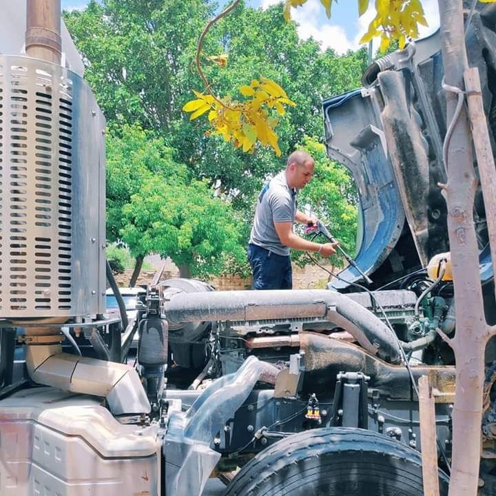 • תיקוני דרך לרכבים פרטיים ורכבים כבדים וצ.מ.ה.