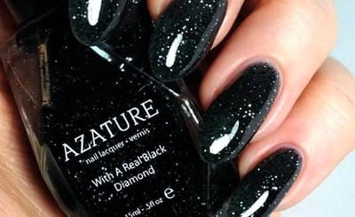 Un cuarto de millón de dólares para esmalte de uñas y miles de dólares para joyas de uñas.