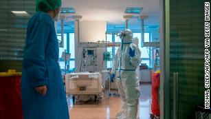 Primer ministro checo se disculpa porque el país sufre la segunda ola de coronavirus en Europa