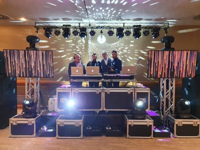 Muzica poate face sau distruge o nuntă - gândiți-vă la ea ca la inima și sufletul acesteia!