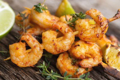 BROCHETTE DE CREVETTES MARINEE A LA BIERRE