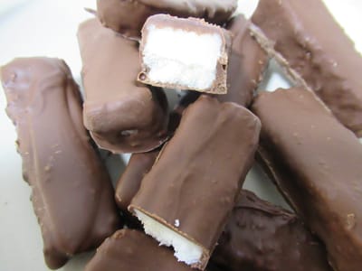 חטיף קוקוס חלבי מצופה שוקולד!מתאים לפלאו / קיטו /סוכרתיים!!!!