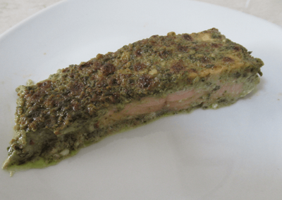 סלמון אפוי בממרח פסטו בזיליקום ושקדים!!