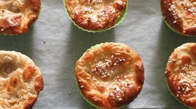 פשטידות גבינה וזיתים אפויות ללא גלוטן! מהירות וקלות להכנה!