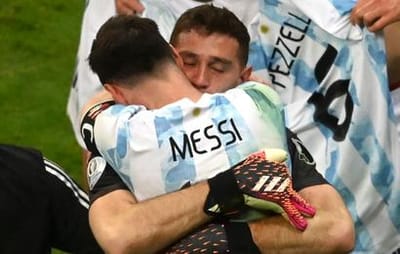 ‘ปรากฏการณ์’: LIONEL MESSI ปล่อยให้ผู้เล่นแอสตันวิลล่าชื่นชม