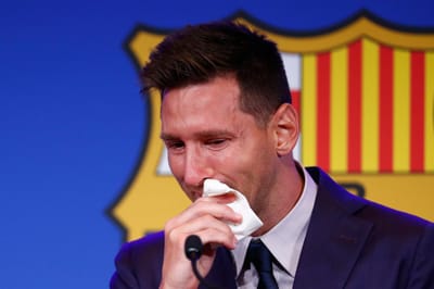 ‘วันนี้ฉันต้องบอกลา’ – ลิโอเนลเมสซี่น้ำตาซึมยืนยันการออกจากบาร์เซโลนาและบอกใบ้ PSG ในงานแถลงข่าว