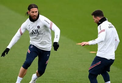 Sergio Ramos สามารถเปิดตัว PSG กับ Man City ในขณะที่ Lionel Messi ยกย่องเพื่อนร่วมทีมที่ 'น่าทึ่ง' แต่ยอมรับว่ามัน 'แปลก' ในตอนแรกหลังจากการแข่งขันระหว่างบาร์เซโลนาและเรอัลมาดริด