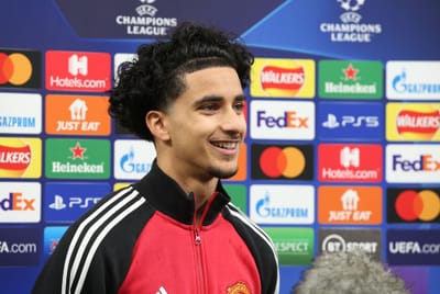 Zidane Iqbal: เด็กหนุ่มแมนเชสเตอร์ยูไนเต็ดวิ่งวนไปรอบ ๆ เด็กคนอื่น ๆ โค้ชคนแรกของเขา Stewart Hamer กล่าว