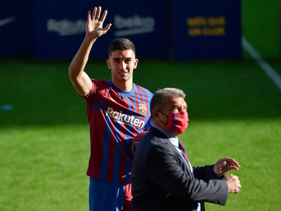 บาร์เซโลนาสร้างพื้นที่สำหรับ Ferran Torres โดยขยายสัญญาของ Samuel Umtiti