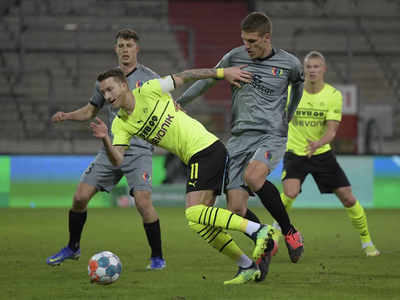 ถ้วยเยอรมัน: ผู้ถือ Borussia Dortmund ทิ้งโดย St Pauli เทียร์ที่สอง