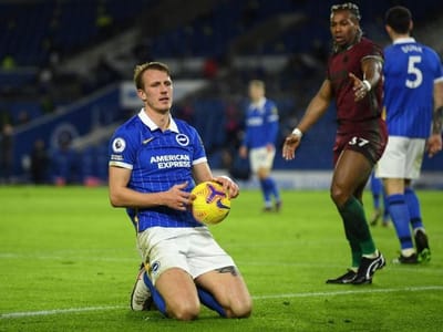 Newcastle United ได้เห็นข้อเสนอ 8 ล้านปอนด์สำหรับ Dan Burn ของ Brighton ถูกปฏิเสธเนื่องจากพวกเขาพยายามหากำลังเสริมการป้องกันก่อนถึงเส้นตายการโอนในวันจันทร์