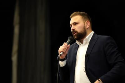 من هو الدكتور عبادة دعدوش  image