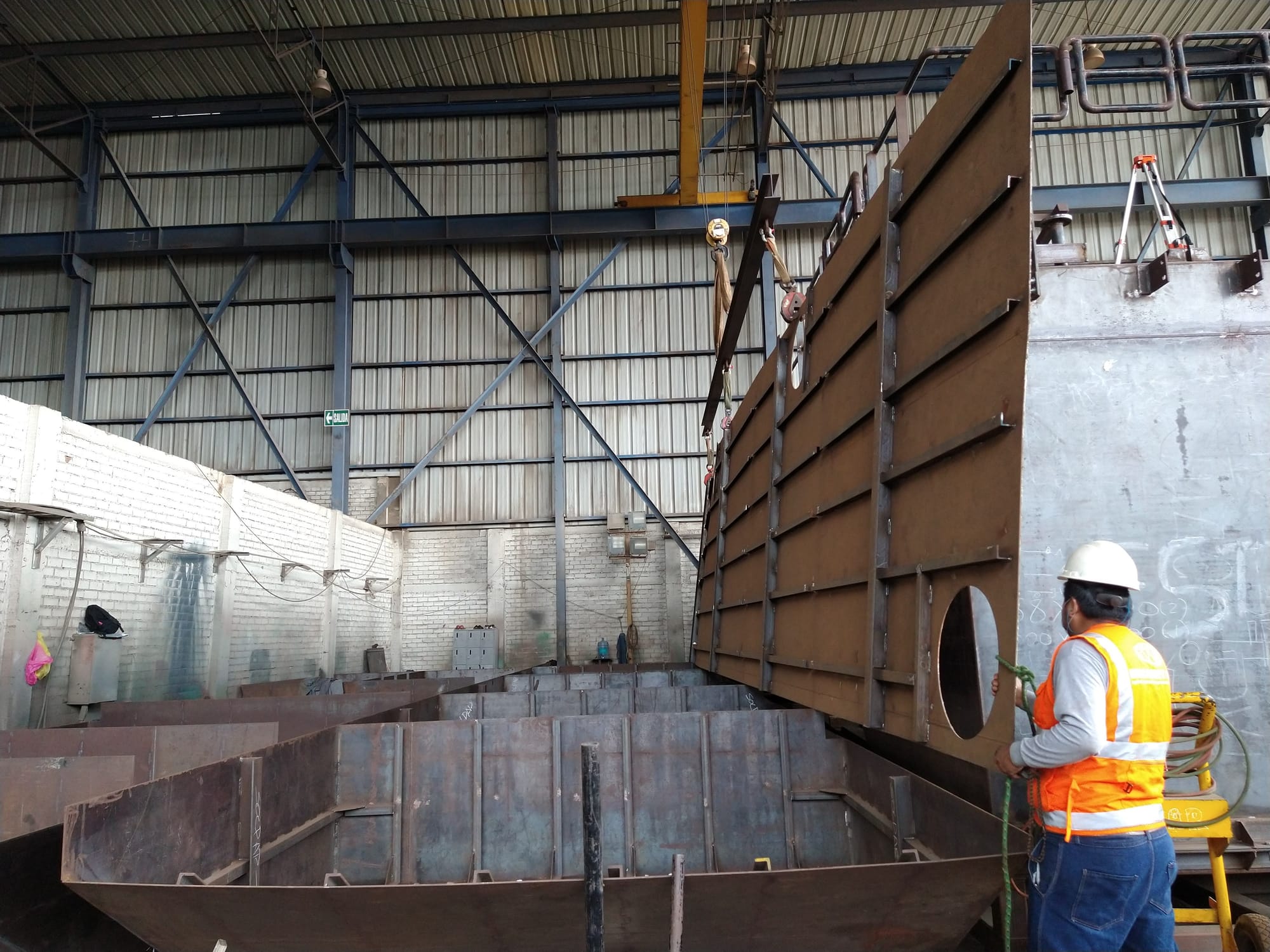 Proyecto "Fabricación de Barcaza de Mantenimiento Antamina"
