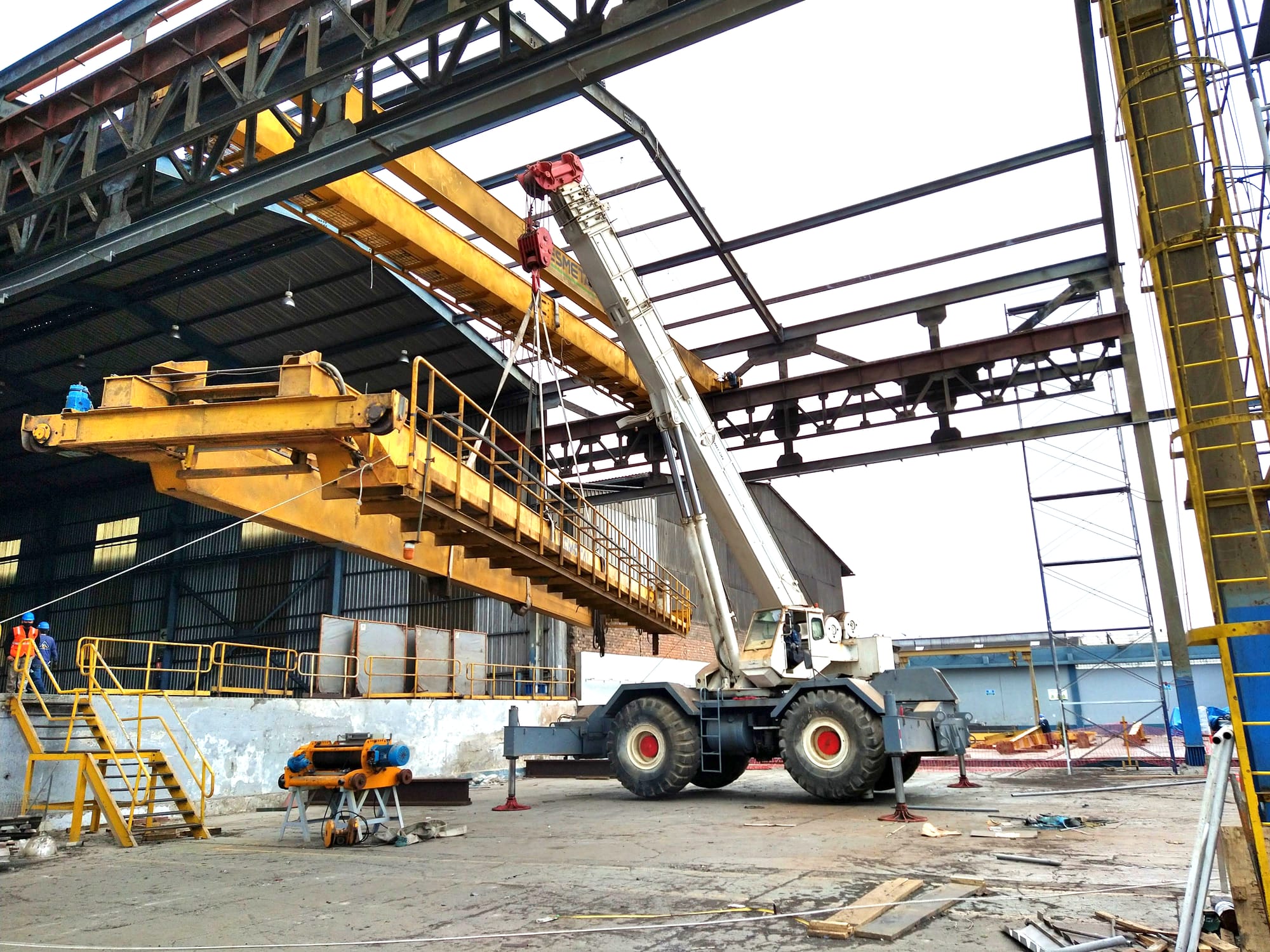 Proyecto "Desmontaje de Nave Industrial y Puentes Grúa de 10 Tn"