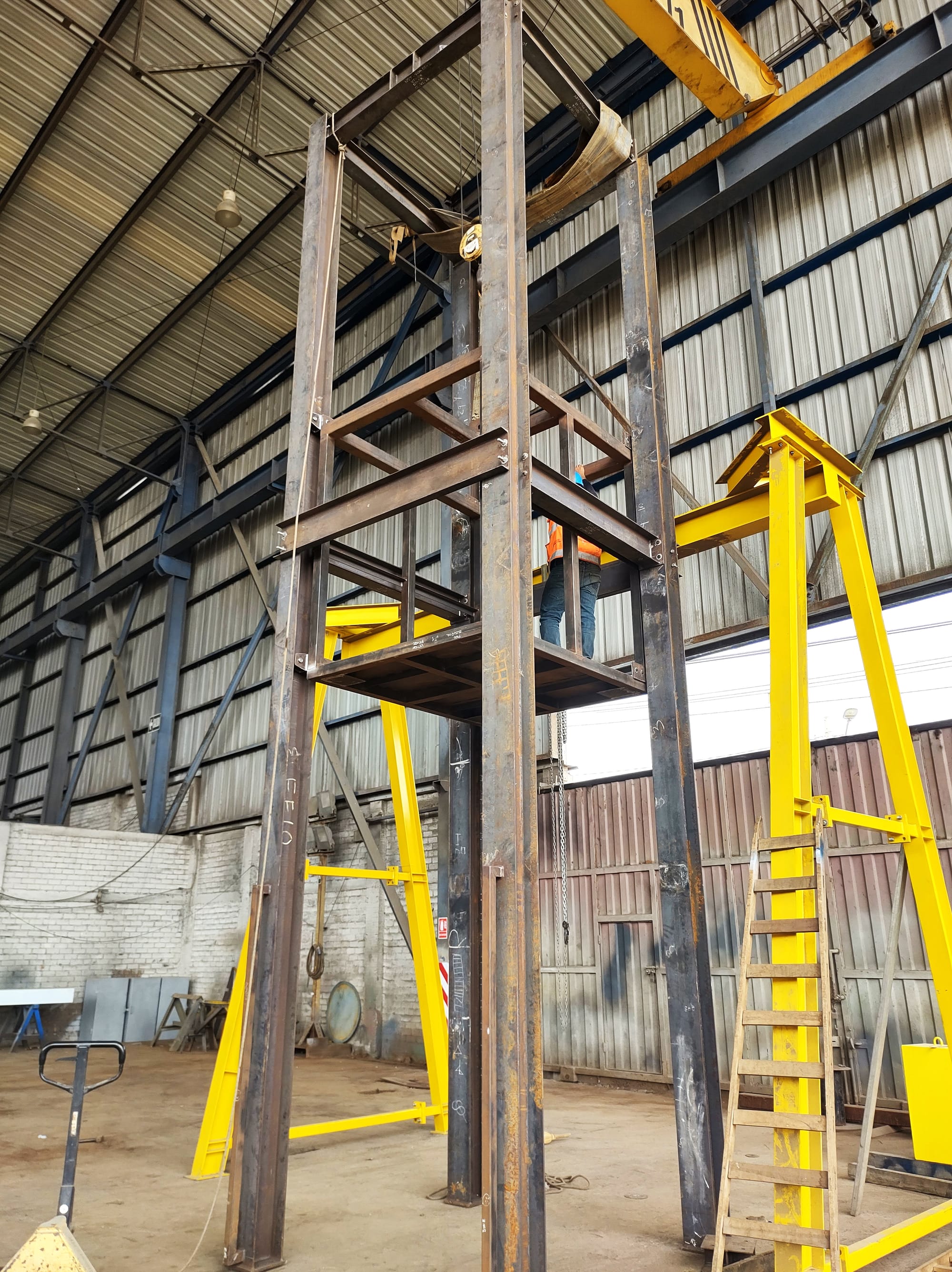 Proyecto "Fabricación de  Estructura Elevador de Carga 1.75 Tn"