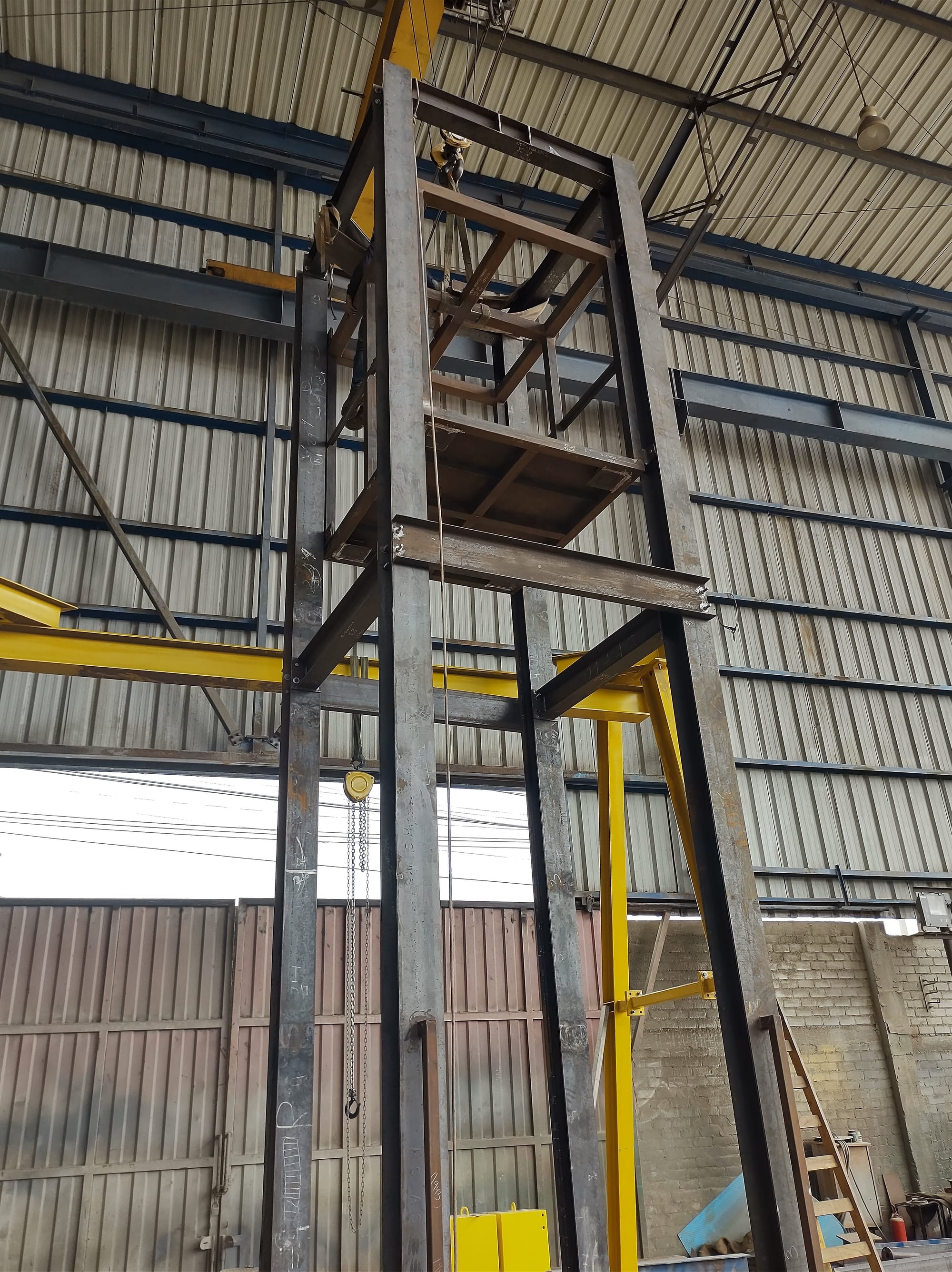 Proyecto "Fabricación de  Estructura Elevador de Carga 1.75 Tn"