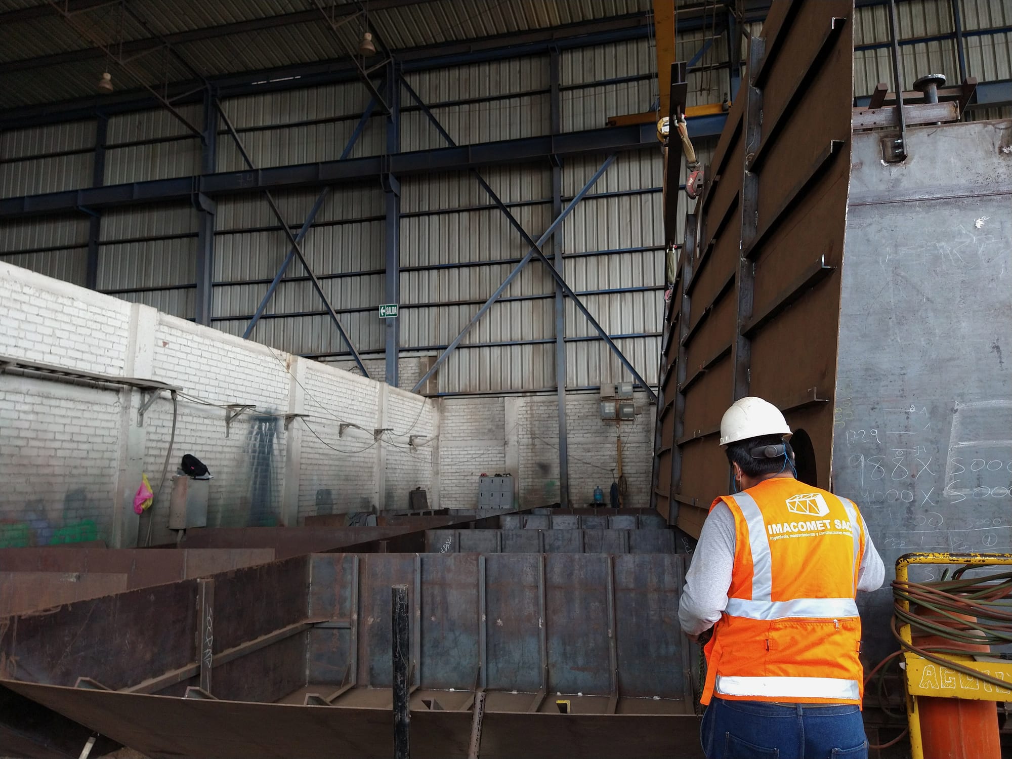 Proyecto "Fabricación de Barcaza de Mantenimiento - Antamina"
