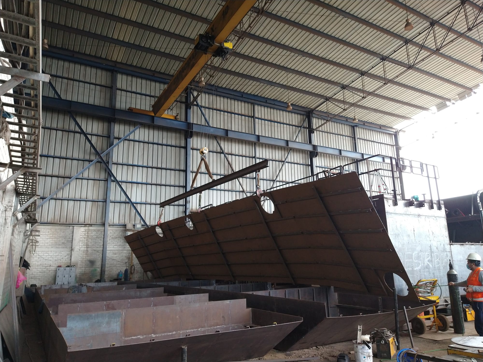 Proyecto "Fabricación de Barcaza de Mantenimiento - Antamina"