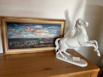 Steigender Hengst, Trincots Camargue und der Legionär