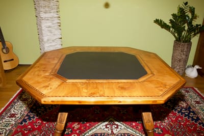 Barocker Bündner Schragentisch (ca. 1750) mit Schieferplatteneinlage