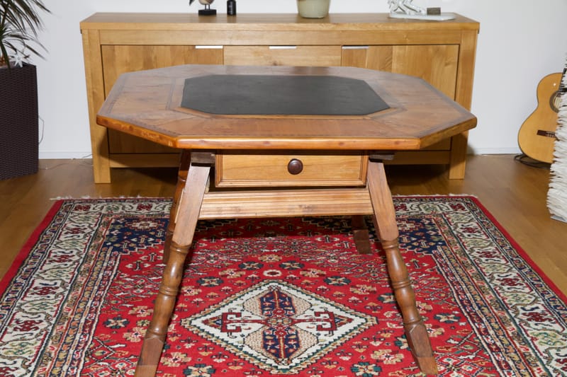 (24W) ANTIKER SCHRAGENTISCH NUSSBAUM