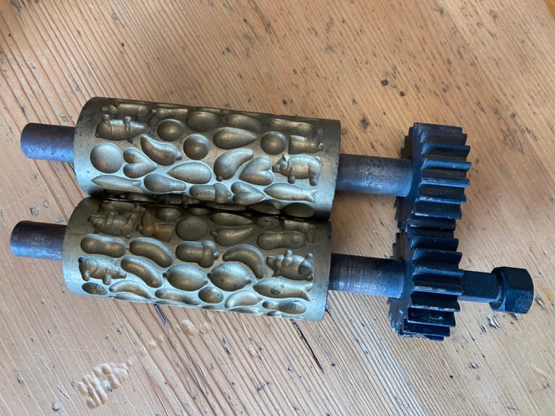 (19W) BONBON MASCHINE ANTIK