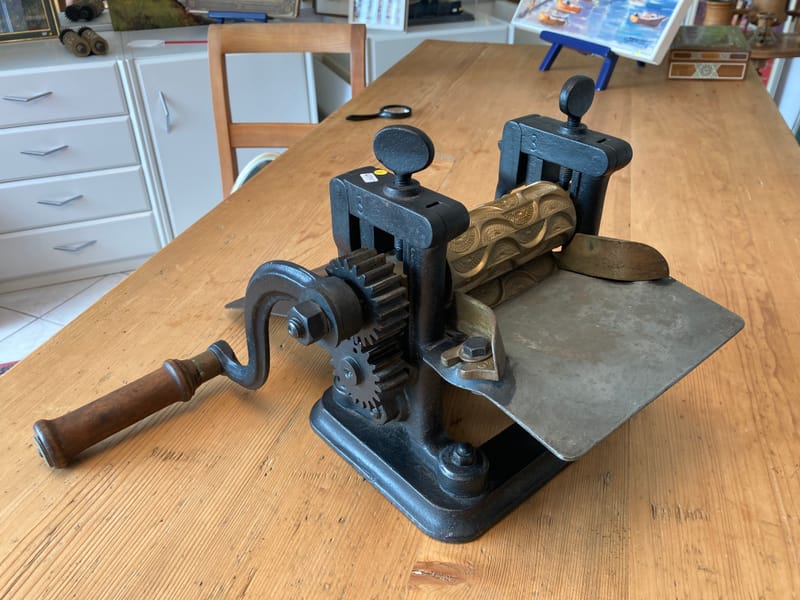 (19W) BONBON MASCHINE ANTIK