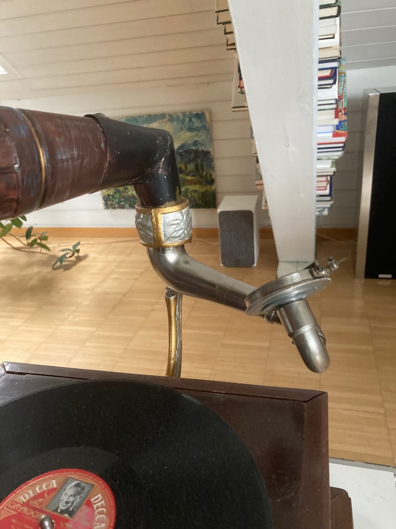 (25S) ANTIKES GRAMMOPHON "VENI VIDI VICI" SOUNDBOX 