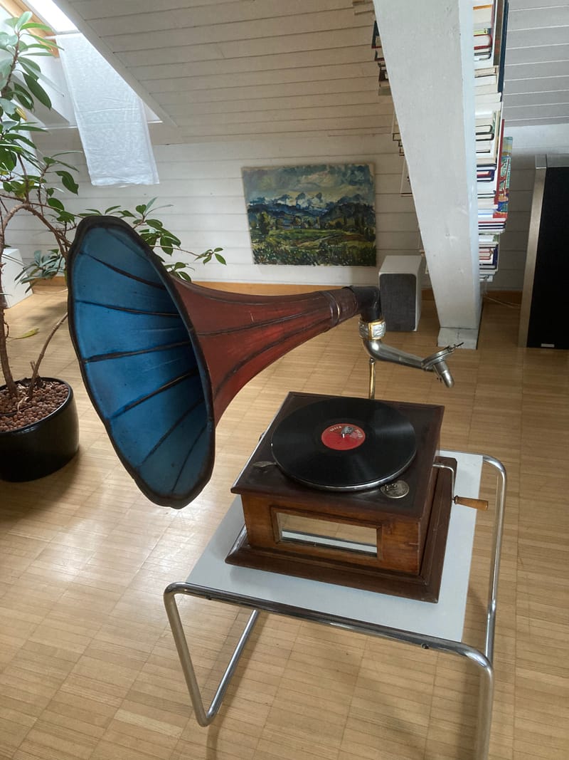 (25S) ANTIKES GRAMMOPHON "VENI VIDI VICI" SOUNDBOX 