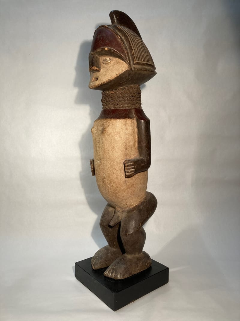 (75S) AFRIKANISCHE HOLZFIGUR DER AMBETE MIT FETISCH