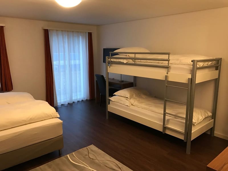 3 FAMILIENZIMMER  - 1 Doppelbett & 2 Etagenbetten